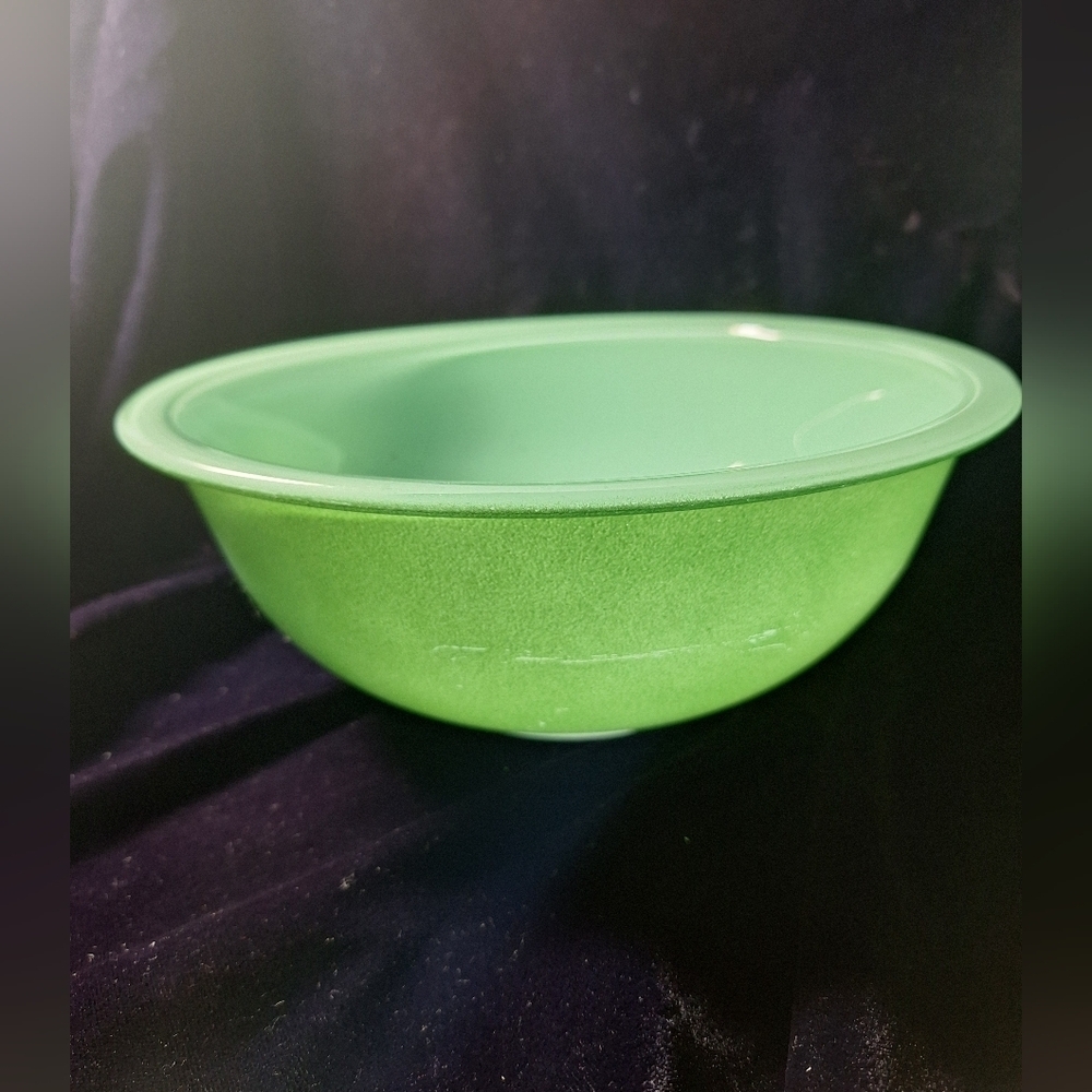 PYREX MIXING BOWL MINT GREEN CLEAR BOTTOM 2.5